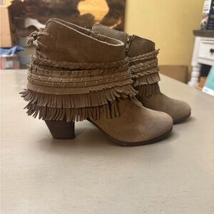 Naughty Monkey tan suede Fringe Ankle Boots size 7 m in great condition!!